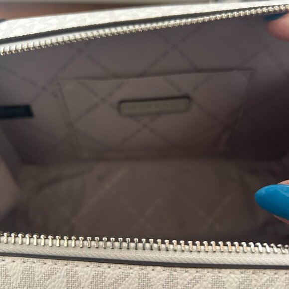 Michael Kors Trunk Crossbody NWT - Picture 6 of 7